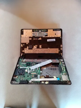 Mini portátil Asus Eee PC para piezas mas dos 
