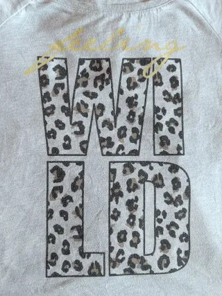camiseta letras leopardo