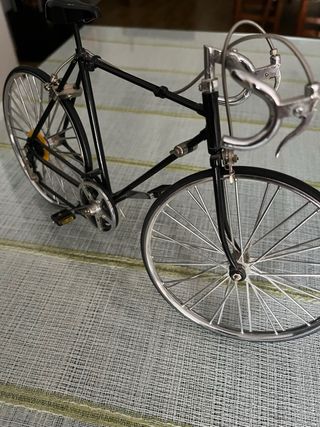 Bicicletta da corsa in miniatura