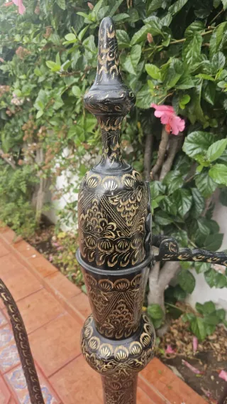 Tetera gigante decorada con reposa tetera de mader