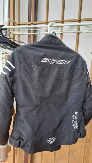 Chaqueta de motorista negra