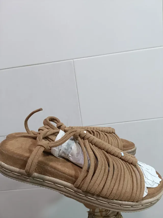 Sandalias de ante con tiras marrones