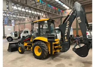 Retroexcavadora Volvo  en alquiler