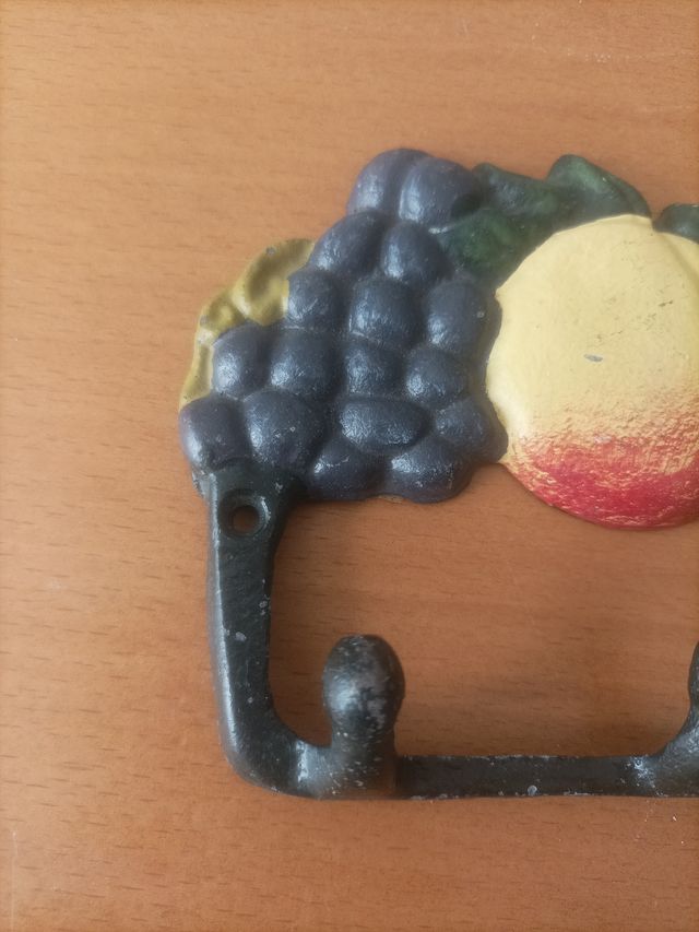 Colgador de forja con frutas