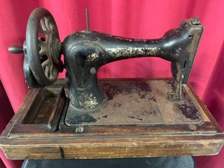 ANTIGUA MÁQUINA PORTÁTIL DE COSER SINGER S.XX
