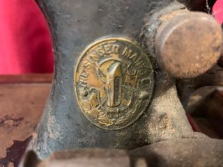 ANTIGUA MÁQUINA PORTÁTIL DE COSER SINGER S.XX