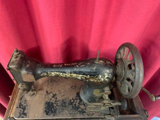 ANTIGUA MÁQUINA PORTÁTIL DE COSER SINGER S.XX