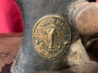 ANTIGUA MÁQUINA PORTÁTIL DE COSER SINGER S.XX