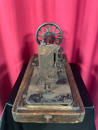 ANTIGUA MÁQUINA PORTÁTIL DE COSER SINGER S.XX