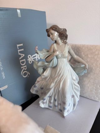 Figura porcelana Lladro nueva Dama del Ruiseñor 