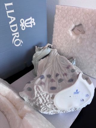 Figura porcelana Lladro nueva Dama del Ruiseñor 