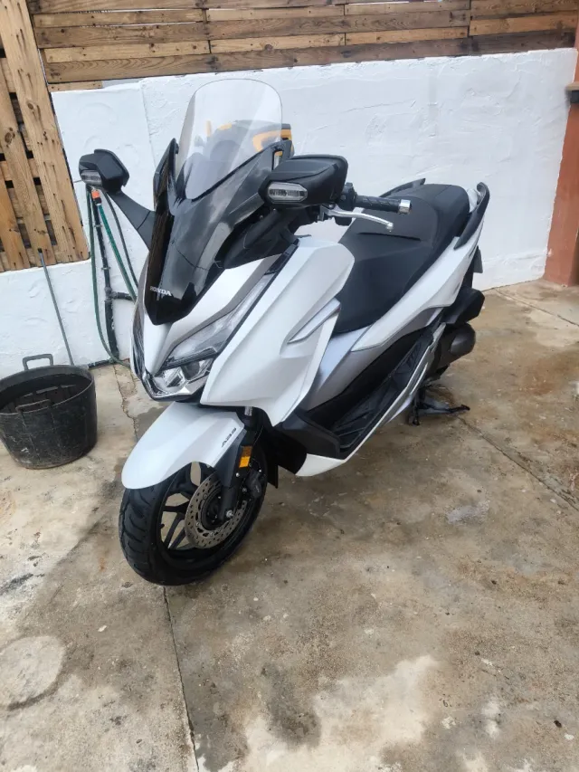 Honda Forza 300 Blanca