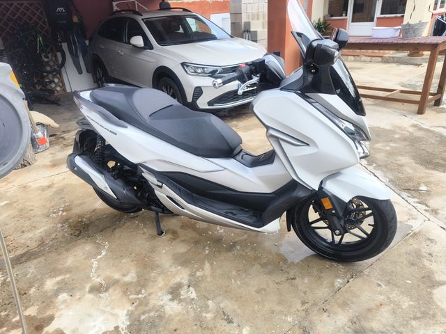 Honda Forza 300 Blanca