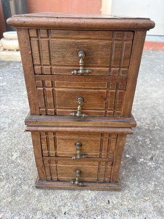 Pareja de cajoneras de nogal