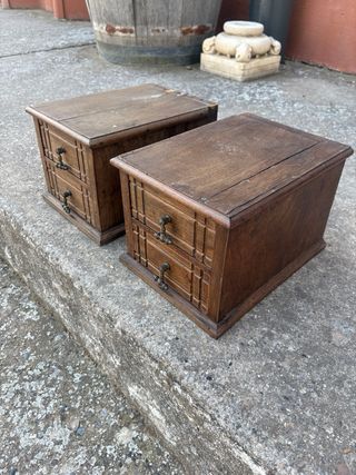 Pareja de cajoneras de nogal