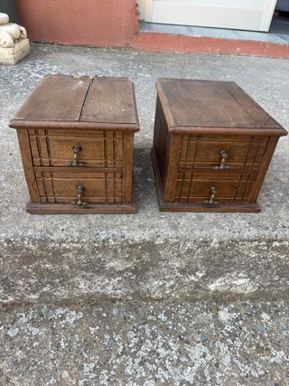 Pareja de cajoneras de nogal