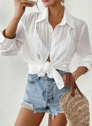 Blusa larga blanca con detalles calados