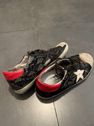 Scarpe da ginnastica nere e rosse