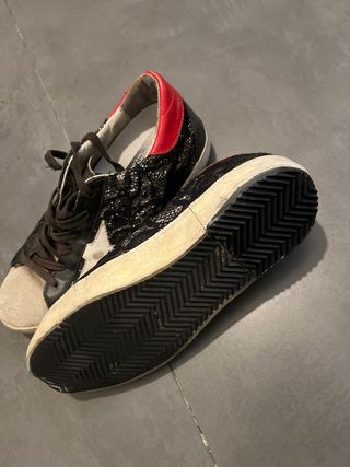 Scarpe da ginnastica nere e rosse