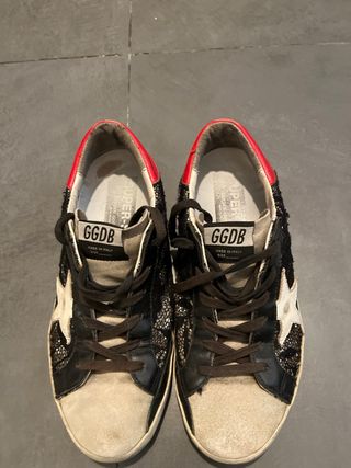 Scarpe da ginnastica nere e rosse