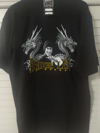 Camiseta  Bruce Lee talla (L) da algo más de talla