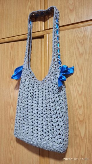 Bolso de ganchillo hecho a mano
