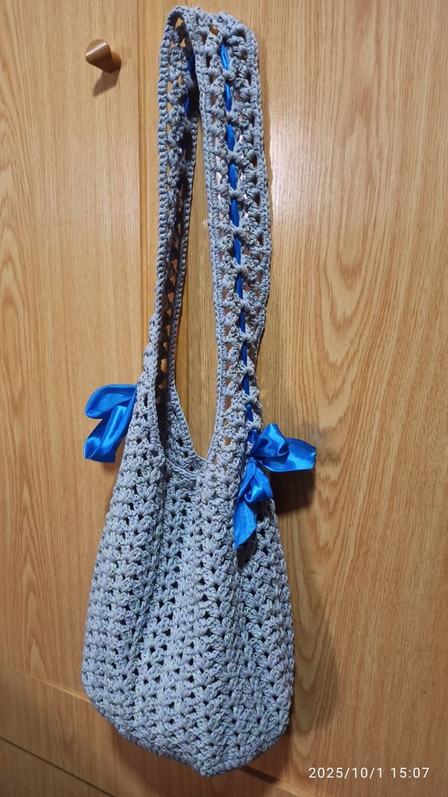 Bolso de ganchillo hecho a mano