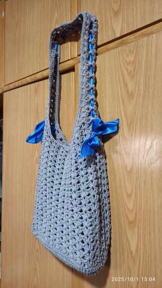Bolso de ganchillo hecho a mano
