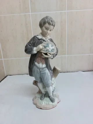 Figura Lladró niño con flores