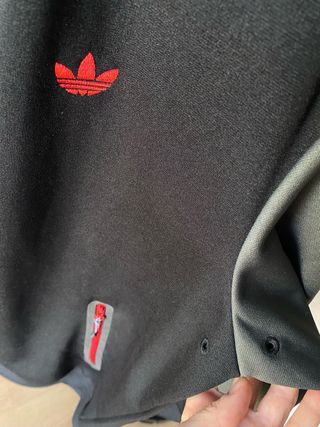 Chaqueta Adidas Talla M color negro vintage 