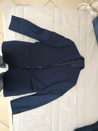 Completo elegante uomo blu