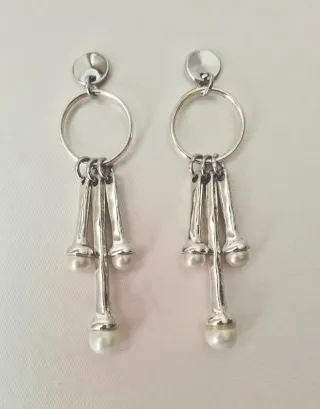 Pendientes estilo Uno de 50.