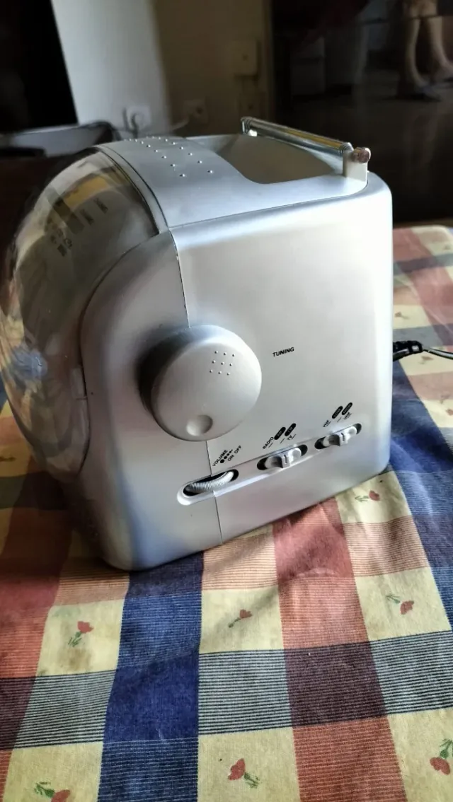 Televisión Vintage Megatech Plata