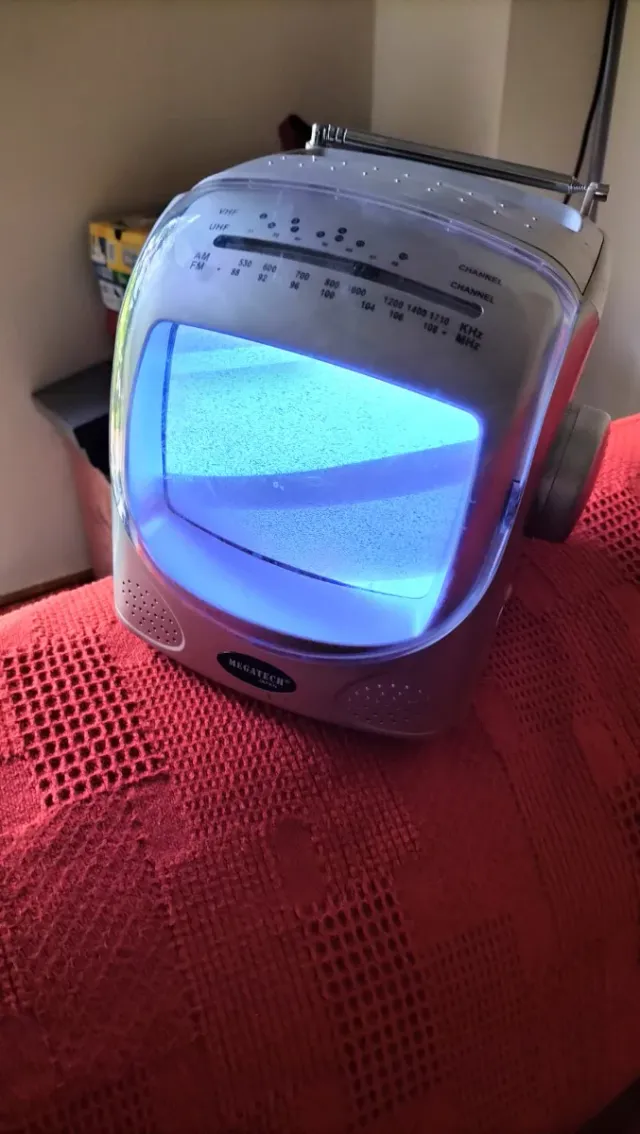 Televisión Vintage Megatech Plata