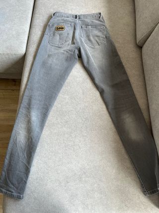 Pantalón Lois Gris Push Up Talla 28. Cintura media