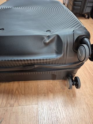 American Tourister Soundbox Spinner M 67cm