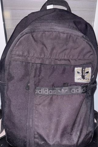 Mochila Adidas Negra con Símbolo Reflectante