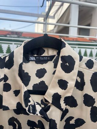 Camisa Zara Animal Print Beige y Negro