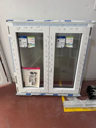 Ventana PVC Bicolor Blanco y Nogal