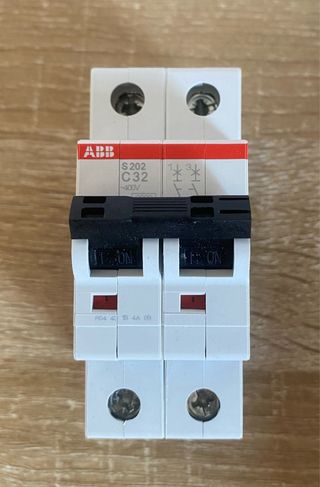 5 Magnetotérmicos ABB 2P 32A C32