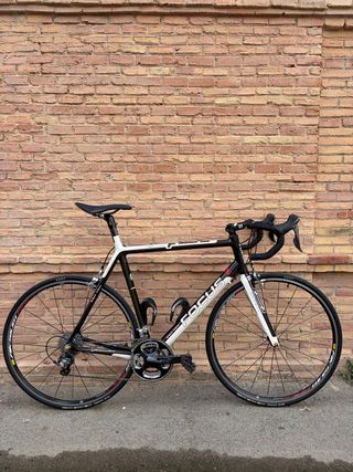Bicicleta carbono Focus Izalco