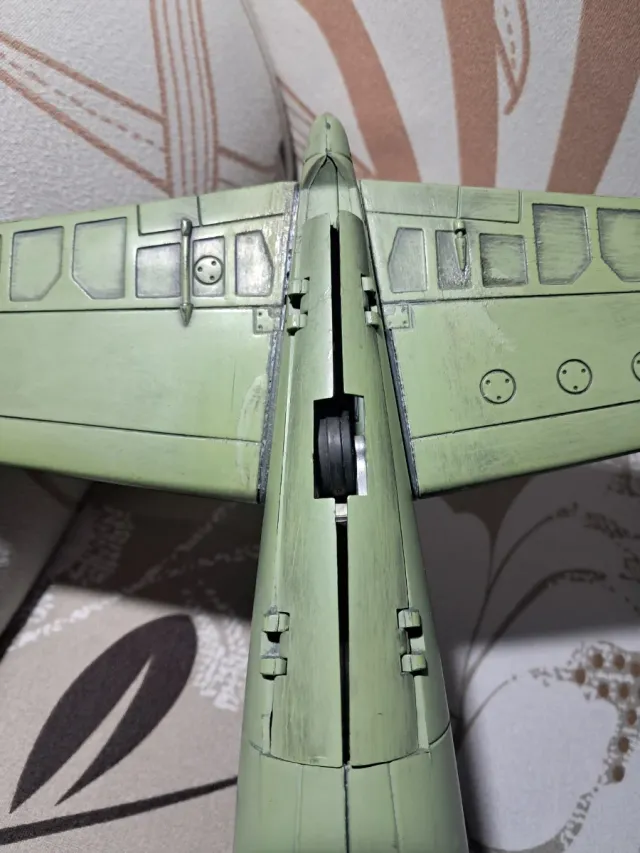 Avión F4U Corsair RAF 1:18 21 Century.