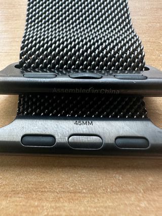 Apple Watch 45mm. Graphite Milanese Loop