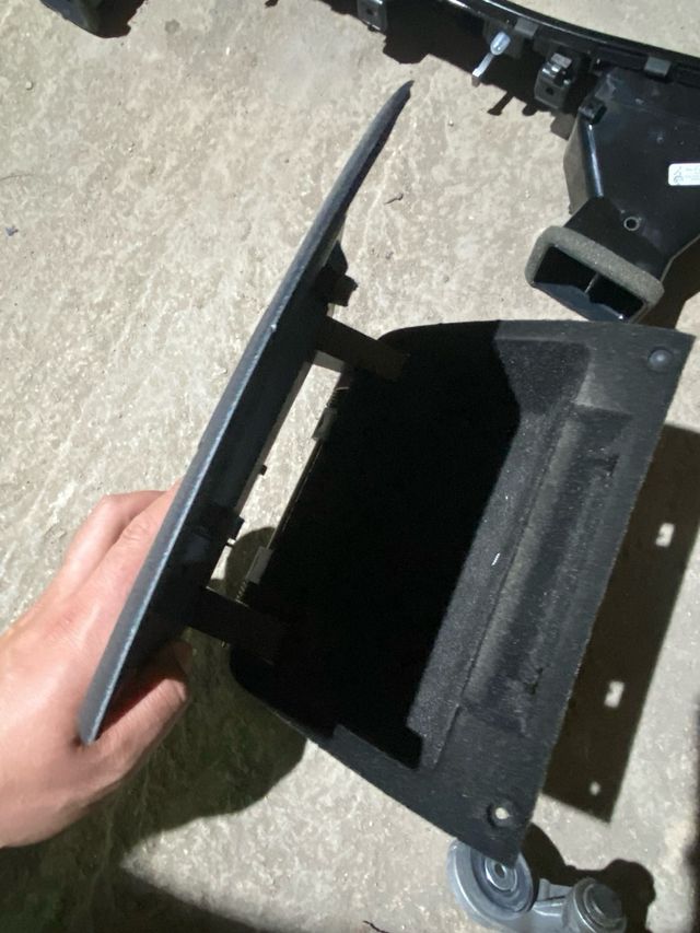 Guantera VW Touareg 2014