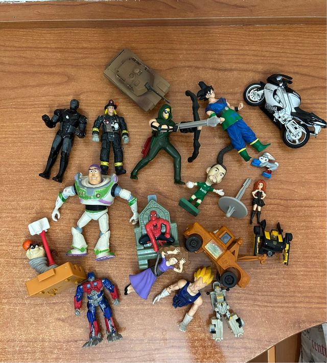 Lote figuras variado y vehículos