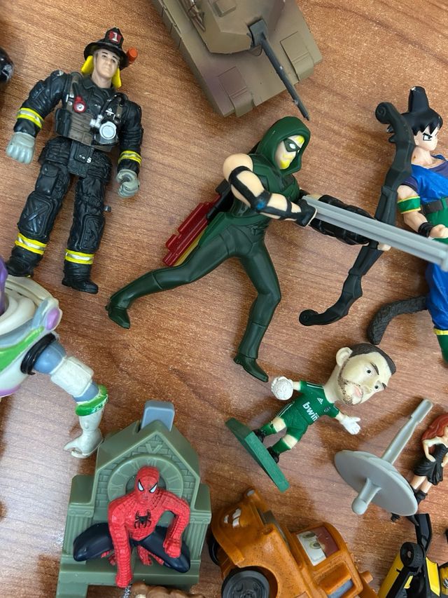 Lote figuras variado y vehículos