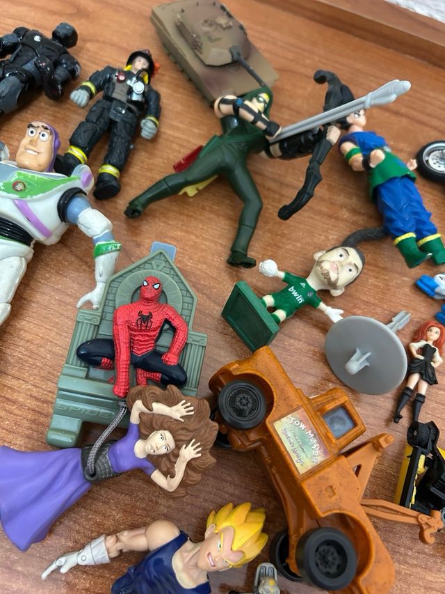 Lote figuras variado y vehículos