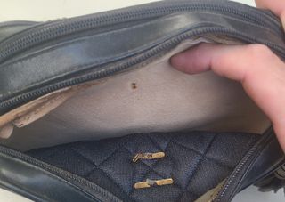 Borsetta Chanel Pelle Nera Logo Oro