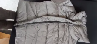 Chaqueta acolchada gris brillo 