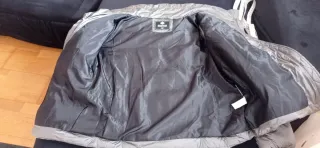 Chaqueta acolchada gris brillo 